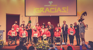 En la fotografía aparecen los atletas: Edgar Navarro, Juan Pablo Cervantes, Fabiola Ramírez, Claudia Pérez Villalba, Jesús Hernández, Erick Ortiz, Rodolfo Chessani y Brenda Osnaya. También aparecen: Liliana Suárez, presidenta del Comité Paralímpico Mexicano; Fernando Landeros, presidente de Fundación Teletón; Carlos Bremer, presidente de VALUE Grupo Financiero y miembro del patronato de Fundación Teletón; Lester Guantanamera, de Vivir sin Límites; Rossana Corona, directora general adjunta de Fundación Teletón, y Jorge Alcántara, director del Sistema Infantil Teletón.
